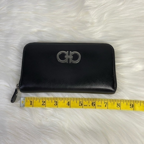 SALVATORE FERRAGAMO continental zip leather wallet in black - Picture 16 of 17